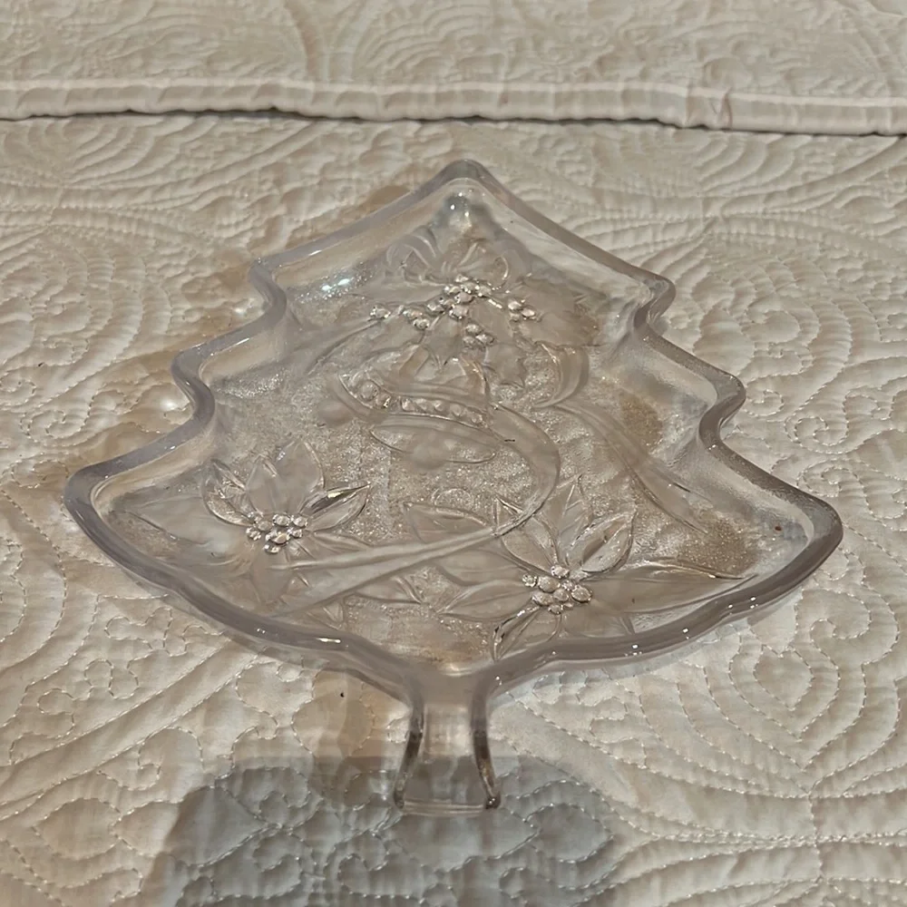 Glass‎ Christmas Tree servers